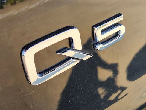 Used 2019 Audi Q5 Prestige w/ Prestige Package image 12