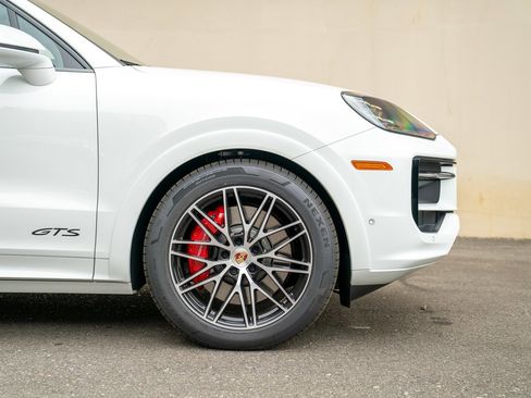 New 2025 Porsche Cayenne GTS image 9
