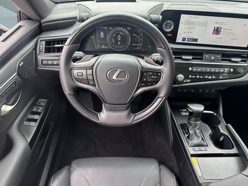 Used 2025 Lexus ES 300h w/ Accessory Package (Z2) FWD image 30