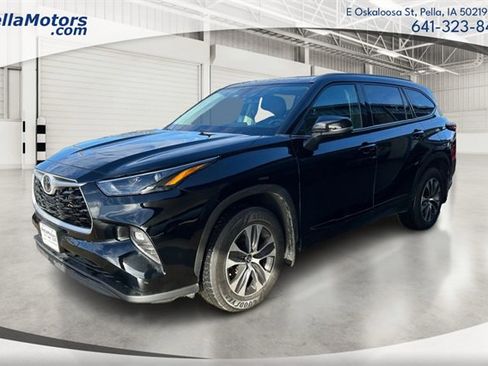 Used 2022 Toyota Highlander XLE image 7