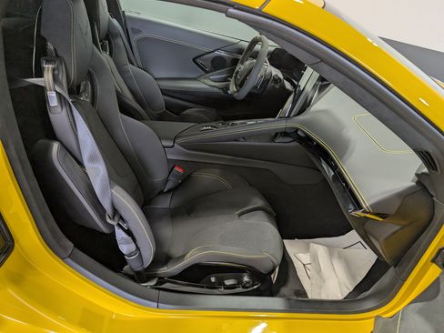 Used 2026 Chevrolet Corvette Stingray Premium Cpe w/ Z51 Performance Package RWD image 16