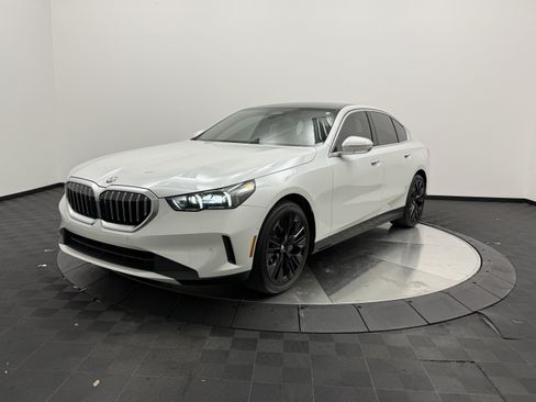 Used 2025 BMW 540i xDrive AWD/4WD image 4