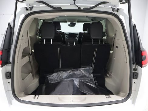 Used 2024 Chrysler Pacifica Touring-L w/ Road Tripper Package FWD image 4