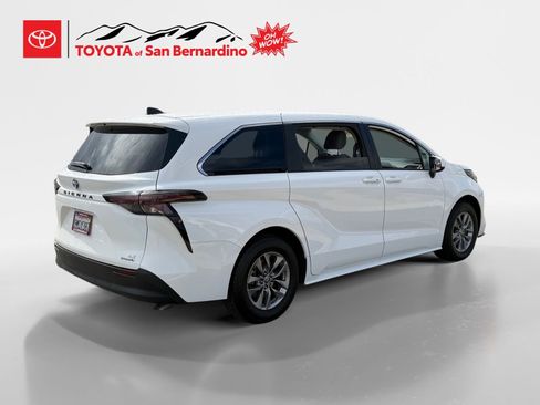 Certified 2023 Toyota Sienna LE FWD image 5