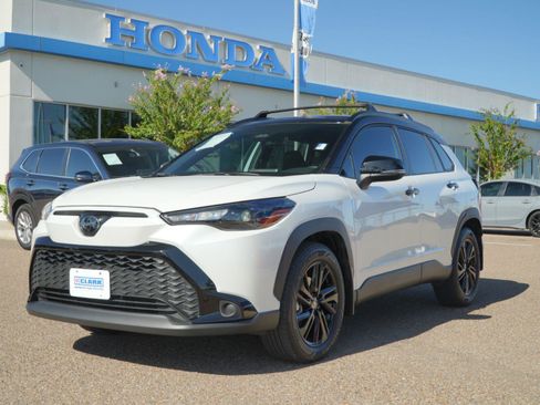 Used 2025 Toyota Corolla Cross AWD Hybrid image 1