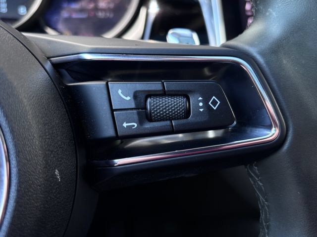 Certified 2024 Porsche Macan AWD/4WD image 17