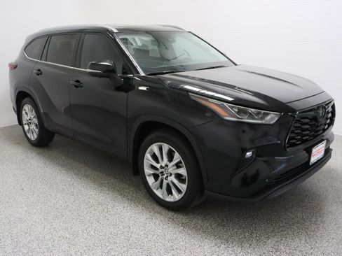 Used 2024 Toyota Highlander Limited image 4
