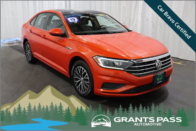 Used 2019 Volkswagen Jetta SEL FWD image 1