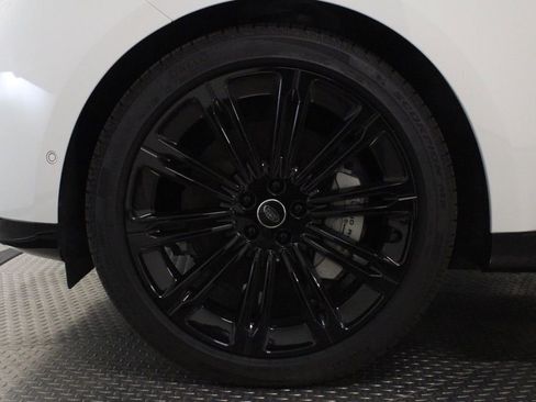Certified 2025 Land Rover Range Rover SE AWD/4WD image 13