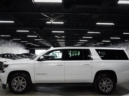 Used 2020 Chevrolet Suburban LT AWD/4WD image 2