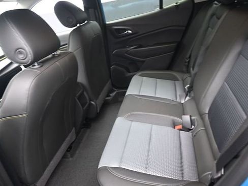New 2026 Chevrolet Trax LT w/ Sunroof Package FWD image 9