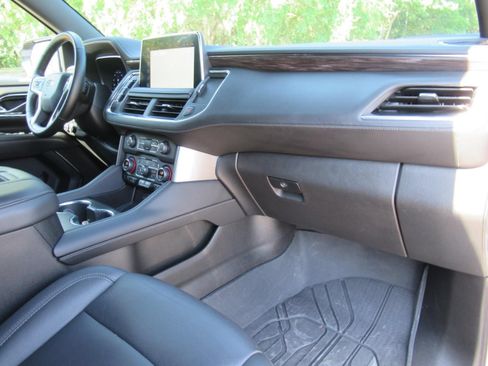Used 2024 Chevrolet Tahoe Z71 w/ Luxury Package AWD/4WD image 11
