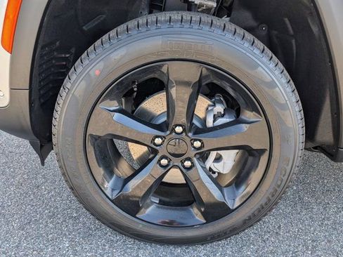 New 2025 Jeep Grand Cherokee Limited w/ Luxury Tech Group II image 13