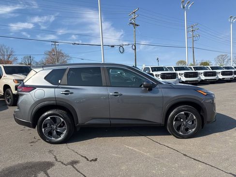 Used 2025 Nissan Rogue SV FWD image 6