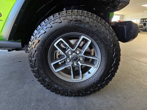 Certified 2025 Jeep Gladiator Mojave w/ Convenience Group AWD/4WD image 28