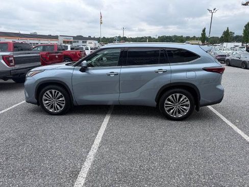 Used 2024 Toyota Highlander Platinum AWD/4WD image 5