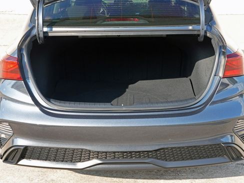 Used 2023 Kia Forte LX FWD image 9