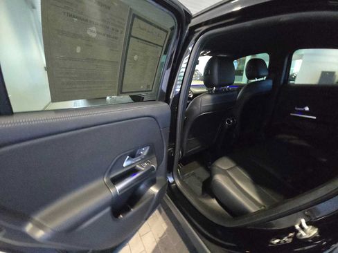 Used 2021 Mercedes-Benz GLA 250 4MATIC image 16