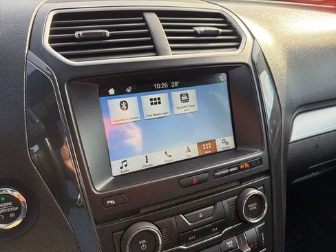 Used 2017 Ford Explorer XLT w/ Equipment Group 202A image 32