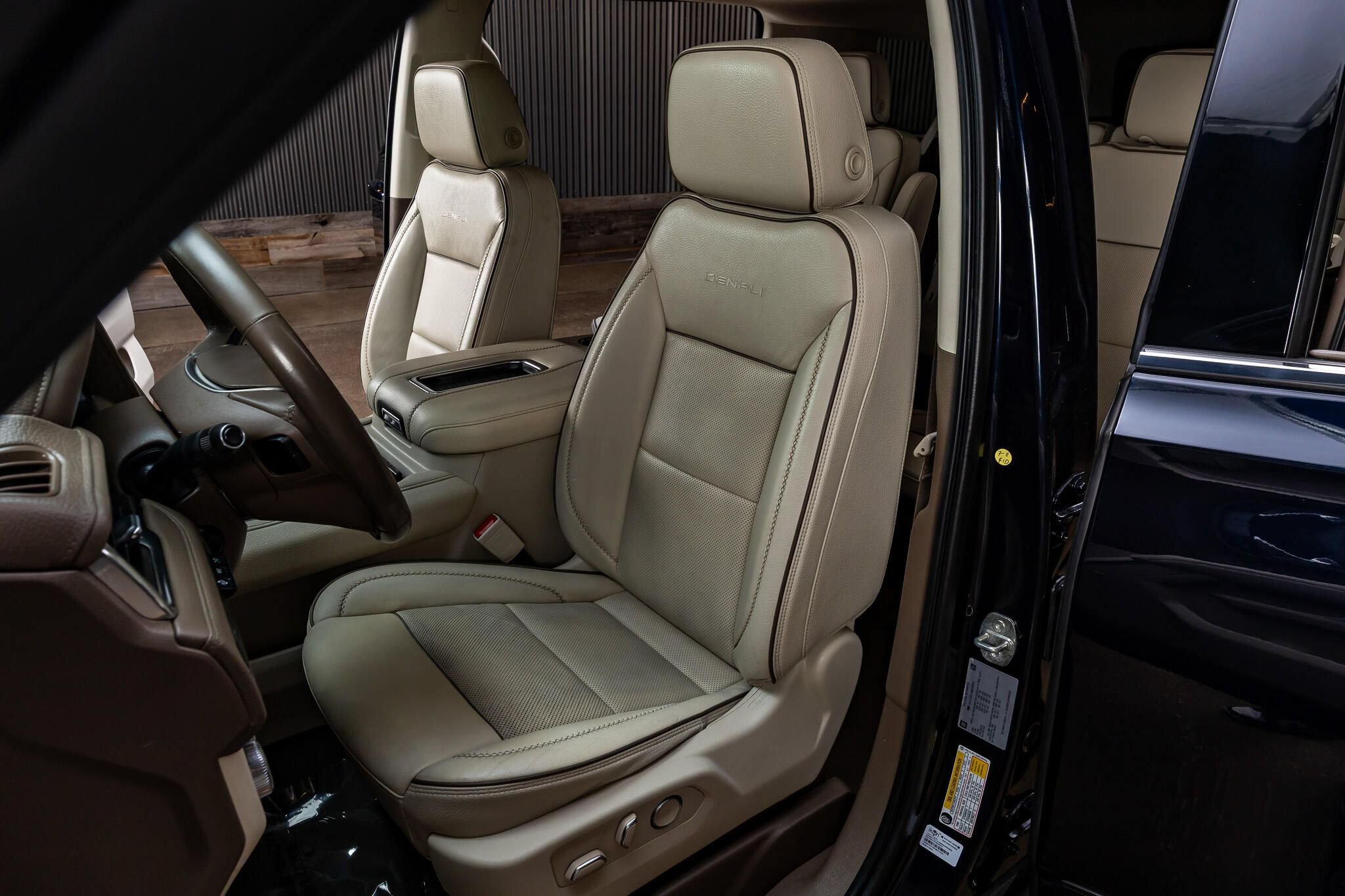 Used 2021 GMC Yukon XL Denali RWD image 26