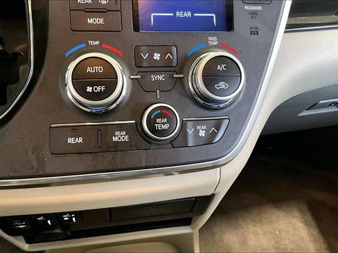Used 2017 Toyota Sienna XLE w/ XLE Navigation Package FWD image 15