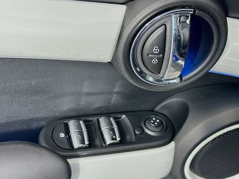 Used 2016 MINI Cooper 4-Door Hardtop FWD image 17