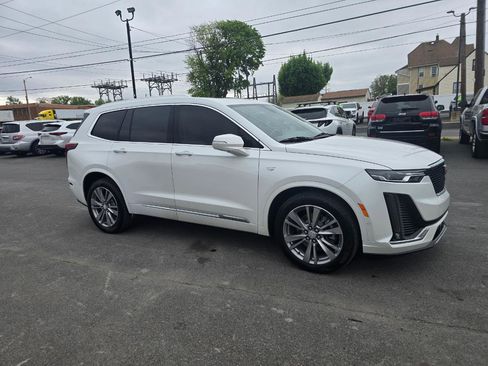 Used 2023 Cadillac XT6 Premium Luxury w/ Technology Package AWD/4WD image 6