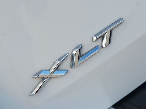 Used 2020 Ford Explorer XLT w/ Equipment Group 202A RWD image 12