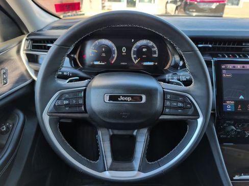 Used 2023 Jeep Grand Cherokee L Limited w/ Luxury Tech Group II AWD/4WD image 16