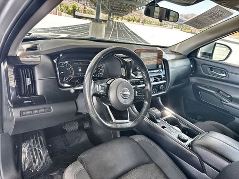 Used 2022 Nissan Pathfinder SV AWD/4WD image 2