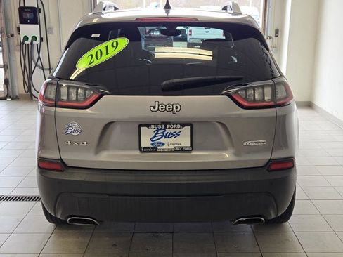 Used 2019 Jeep Cherokee Latitude Plus w/ Comfort/Convenience Group AWD/4WD image 12