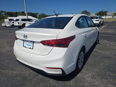 Used 2022 Hyundai Accent SE FWD image 4