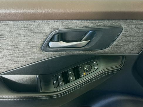 Used 2023 Nissan Rogue SV image 24