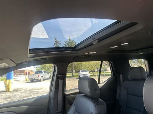 Used 2023 Chevrolet Traverse LT w/ LT Premium Package image 16