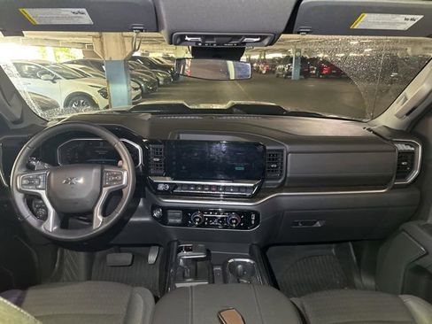 Used 2026 Chevrolet Silverado 1500 LT Trail Boss w/ LPO, Dark Essentials Package AWD/4WD image 6