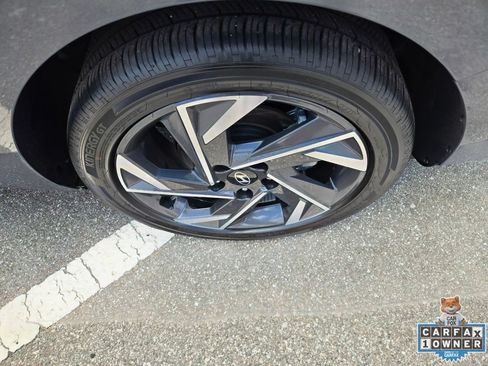 Used 2025 Hyundai Elantra Limited FWD image 15
