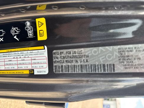 New 2025 Jeep Gladiator Sport image 30