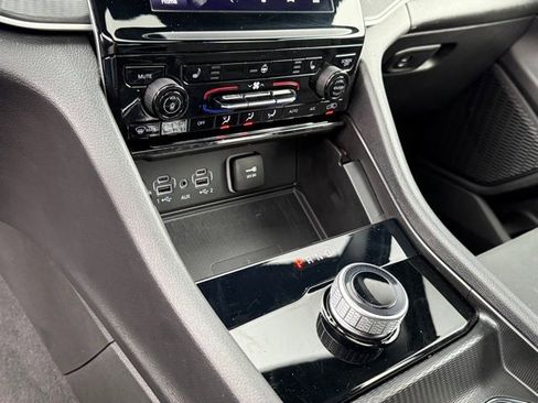 Certified 2024 Jeep Grand Cherokee Laredo X w/ Luxury Tech Group I image 24