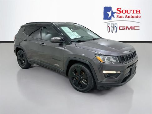 Used 2019 Jeep Compass Latitude FWD image 1