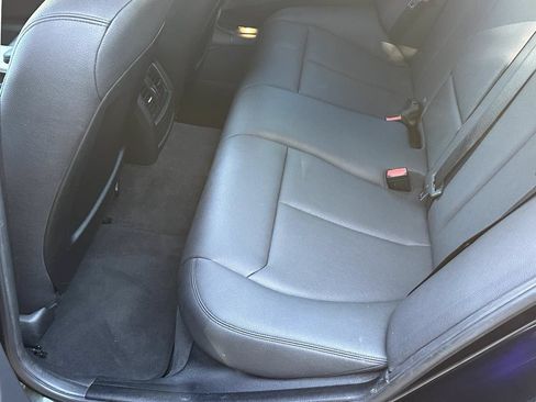 Used 2017 BMW 320i Sedan RWD image 18