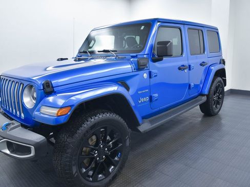 Used 2023 Jeep Wrangler Unlimited Sahara w/ Cold Weather Group image 3