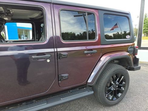 Used 2024 Jeep Wrangler Unlimited Sahara w/ Technology Group AWD/4WD image 15