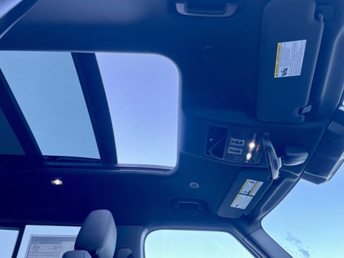 New 2026 Land Rover Defender 130 X-Dynamic SE image 17