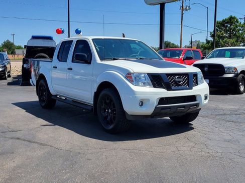 Used 2020 Nissan Frontier SV w/ Midnight Edition Floor Mats image 7