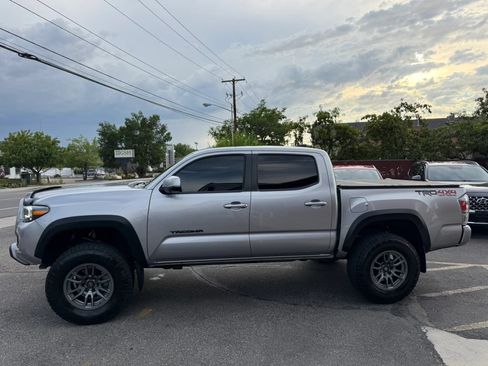 Used 2020 Toyota Tacoma TRD Off-Road w/ TRD Premium Off Road Package AWD/4WD image 9