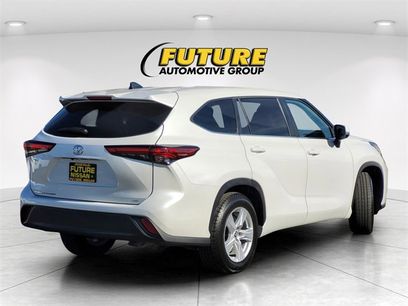 Used 2023 Toyota Highlander LE