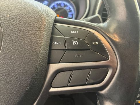 Used 2019 Jeep Cherokee Limited AWD/4WD image 17
