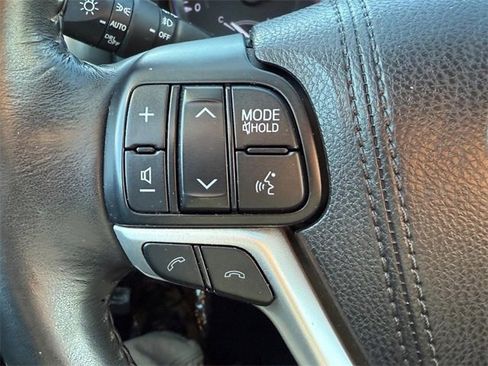 Used 2018 Toyota Highlander Limited image 18