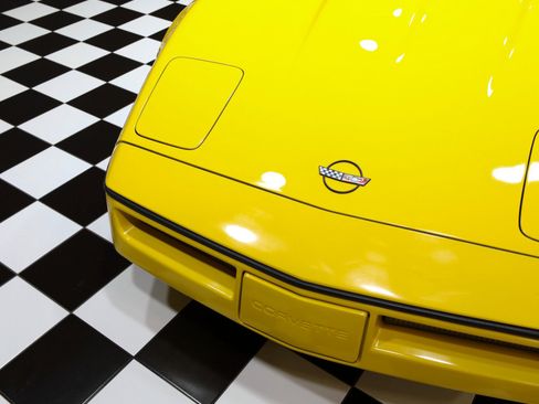 Used 1990 Chevrolet Corvette ZR-1 RWD image 12