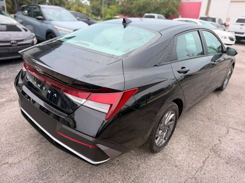 Used 2024 Hyundai Elantra SEL FWD image 7